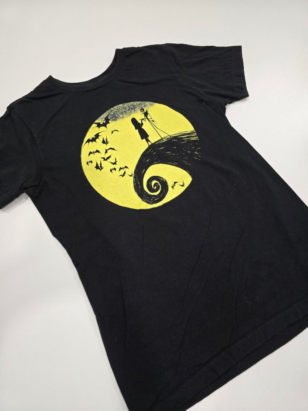 Disney ✦ Nightmare Before Christmas Tee ✦ Yellow Moon Graphic Black Fandom XS - Picture 5 of 10